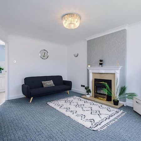 Family Friendly 3-Bed Home With Free Parking On Site Χάντερσφιλντ Εξωτερικό φωτογραφία