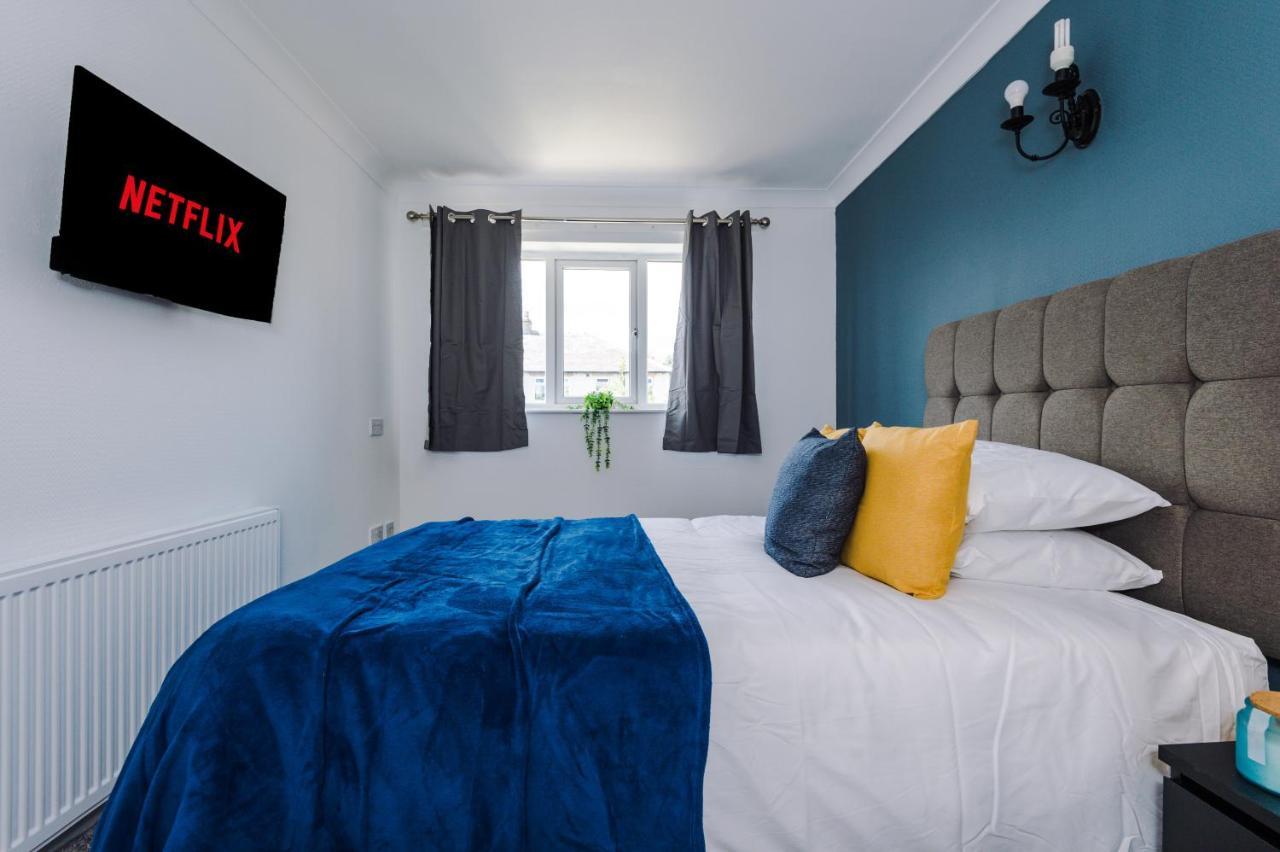 Family Friendly 3-Bed Home With Free Parking On Site Χάντερσφιλντ Εξωτερικό φωτογραφία