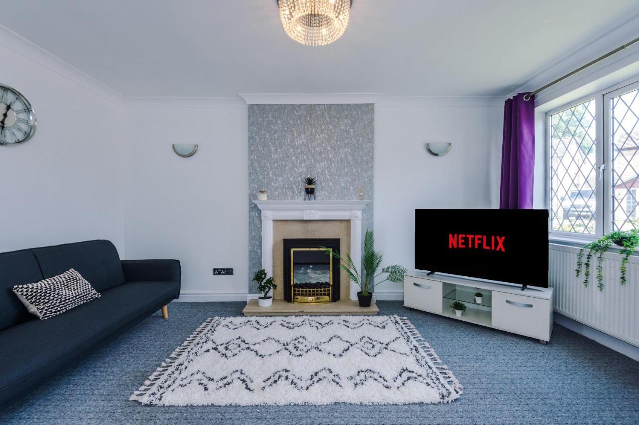 Family Friendly 3-Bed Home With Free Parking On Site Χάντερσφιλντ Εξωτερικό φωτογραφία