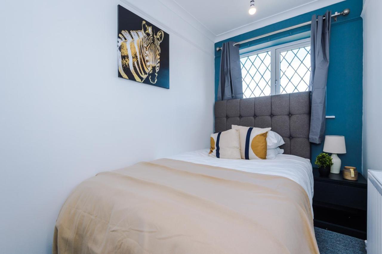 Family Friendly 3-Bed Home With Free Parking On Site Χάντερσφιλντ Εξωτερικό φωτογραφία